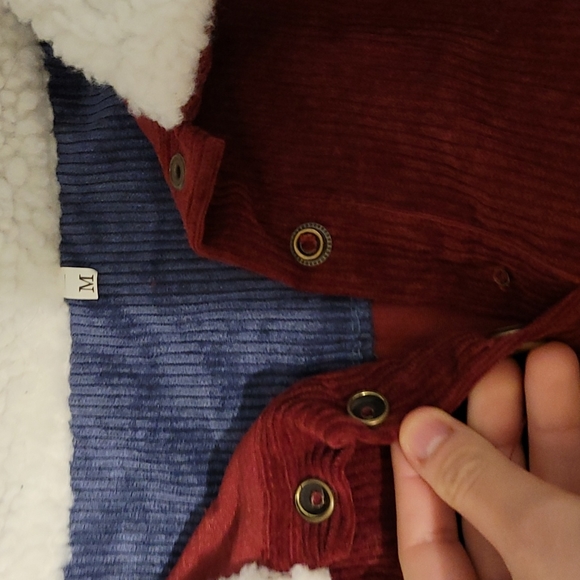 Red and blue unknown brand, cropped sweater - Picture 2 of 3